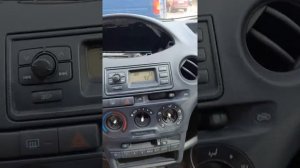 Toyota Yaris & Vitz Как снять центральною консоль.