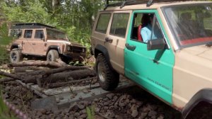 Jeep Cherokee XJ по глине в подъем