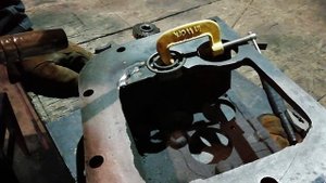Сварка чугунной дополнительной коробки КПП минитрактора Синтай.