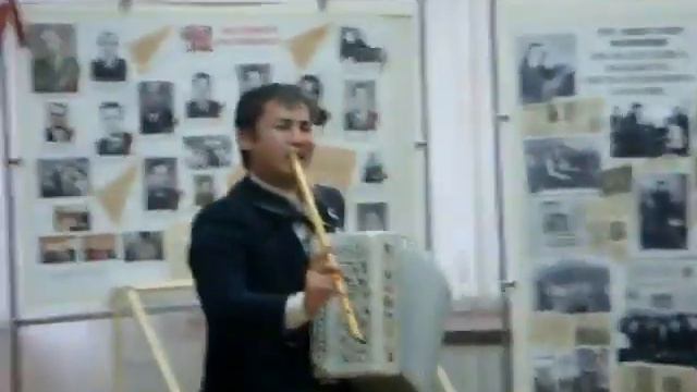 музыкант мультиинструменталист АЗАТ АТАНГУЛОВ гармонь+курай