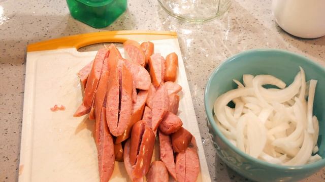 Pickled Eggs & SAusage In Franks RedHot // Sneak Peak At The Spring Apron Giveaway! смотреть онлайн