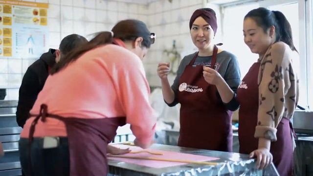 Мастер-класс Дунганской кухни, Каракол Кыргызстан_3min RU смотреть онлайн