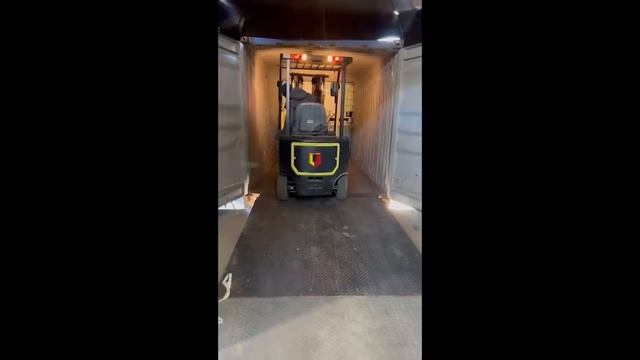 Вилочный погрузчик Boulder FL15E в работе