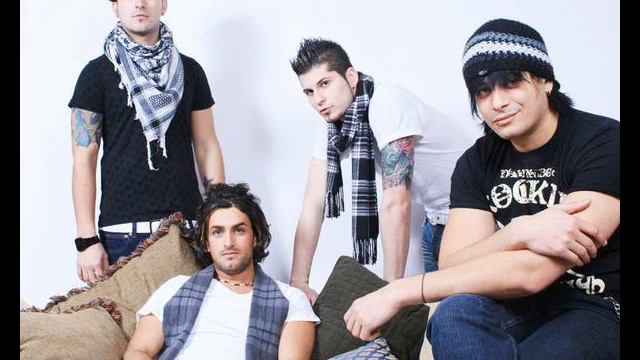 "Dim the lights" - IF LOOKS COULD KILL смотреть онлайн