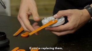 How To Replace The Plastic Blades on a PolyCut 7-3 Mowing Head | STIHL GB