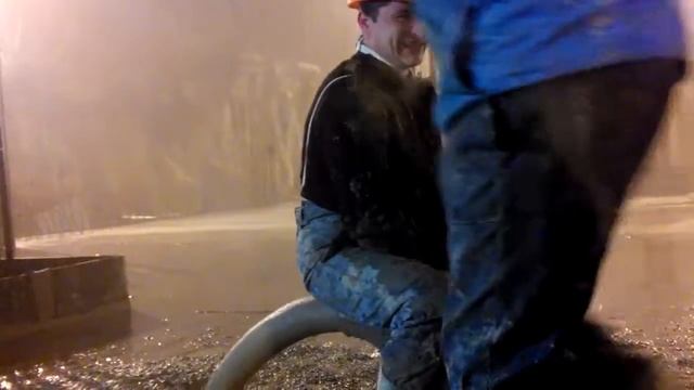 Прикольная Заливка бетона через бетононасос
