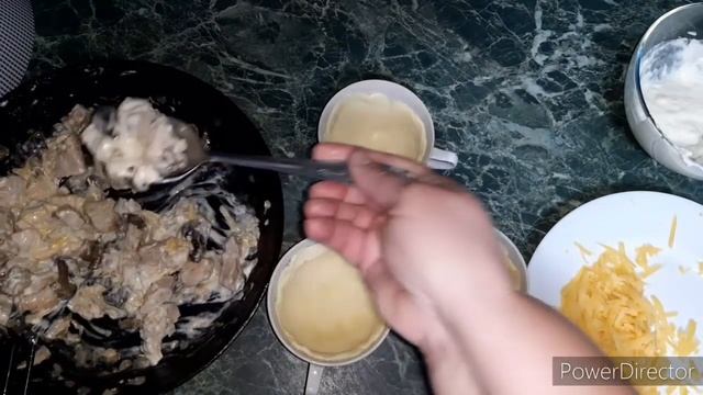 #деревенский#новогоднийстол Жульен в кружке//курица+грибы+слоёное тесто!!! ну ОЧЕНЬ вкусно