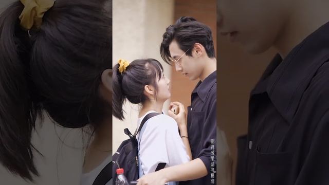 灰姑娘惹到校霸反被追求，富家少爺看到瞬間吃醋，下一秒甜炸了【蘇語桐】