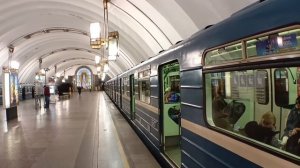 "Номерной" с вагоном 81-541.8 на "Лиговском проспекте". (+БПСН)