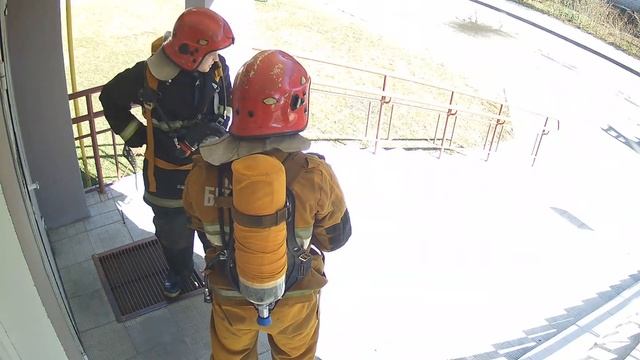 Как открывает домофон без ключа МЧС смотреть онлайн