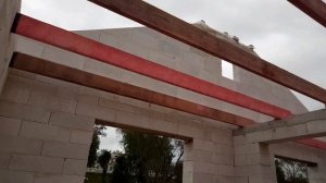 монтаж балок перекрытия двухскатной кровли