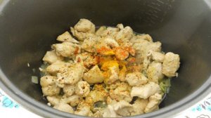 Куриное филе в сметанном соусе в мультиварке
