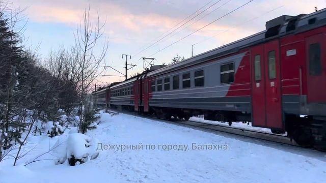 Электричка проходящая зимой земснаряд. Правдинск.25.01.2022 Воспоминание. Съёмка от Дежурного. смотреть онлайн