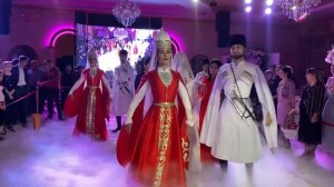 Карачаевская свадьба.Торжественный вывод невесты для обряда снятия платков.Kavkaz Dance group