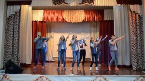 "Всё зависит от нас самих" исполняет "Детки+"