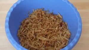 Яблочно-бисквитный рулет