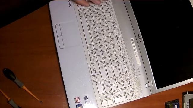Разбираю SONY VAIO VPCEB3E1R