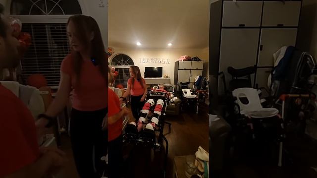 How my daughter walks and dances смотреть онлайн