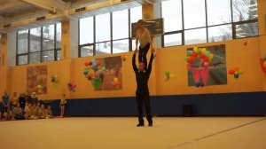 Акробатический этюд Тренер по художественной гимнастике и акробат