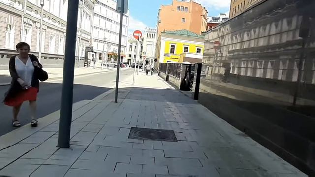 Москва. Прогулка по Настасьинскому переулку 29 июня 2020 г. смотреть онлайн