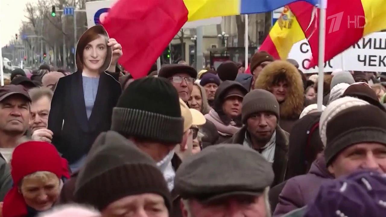 В Молдавии протестующие требуют отставки президента и кабинета министров