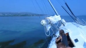 Прохождение яхты под мост.