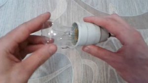 Видео: Как правильно выкрутить лампочку из патрона?
