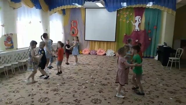 Танец "Выглянуло солнышко из-за серых туч" смотреть онлайн