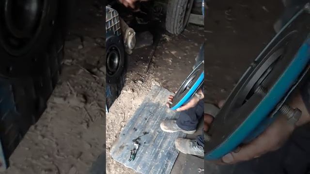 Как снять заднюю полу ось Т 40 и какие подшипники. смотреть онлайн