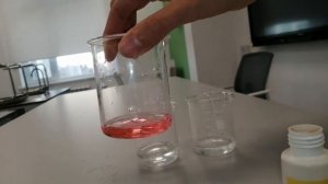 Индикатор метилоранж. Определение среды раствора с помощью индикатора. Chemical solution. indicator