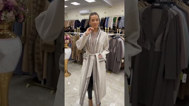 Удивительно красивое Итальянское пальто Loro Piana??⠀ смотреть онлайн