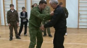 Освобождение от захвата за руки