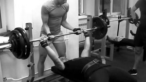 Тренировка жима лежа...
