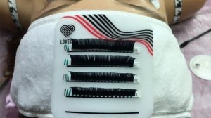 Планшет с повязкой Lovely для процедуры наращивания ресниц