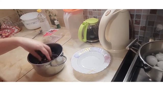 Еду к маме/Варю яйца в чае каркаде смотреть онлайн