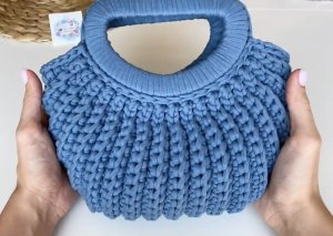 Вязание крючком: Вязаная маленькая летняя сумочка из трикотажной пряжи, расход - 1 моток