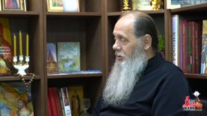 Спасительно ли пономарю носить подрясник вне храма?