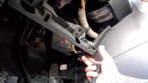 LAUNCH C-reader OBD2 Scanner CR529 - Scan your whip for hoopty cooties.