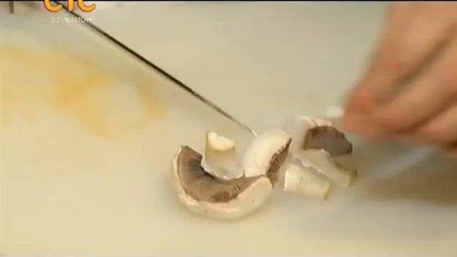 SASHA & КАША. Cемга в горчичной глазури, салат с нутом и эксклюзивный том ям от шефа смотреть онлайн