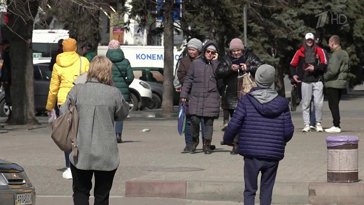 В Мелитополь - город машиностроителей, который осв...и от националистов, - возвращается мирная жизнь