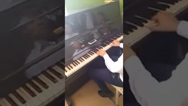Кыргызкий парень круто играет на пианине песню деспасито смотреть онлайн