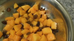 Тыква запеченная с изюмом, медом и лимоном