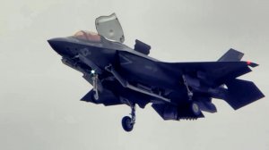 Истребитель F-35B 'стелс' США. Показательный полёт на авиасалоне в Фарнборо 2016