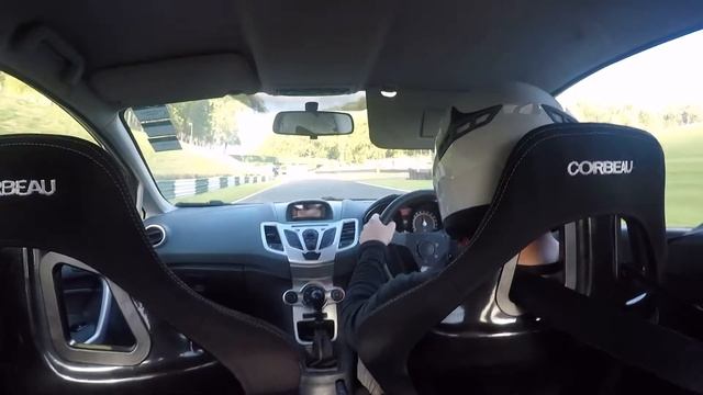 Cadwell Park Ford Fiesta Zetec S 1.6 смотреть онлайн