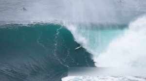 BIG WAVE SURFERS HAVE A MENTAL SESSION! Perfect swells *BIG WAVE SURFING*
