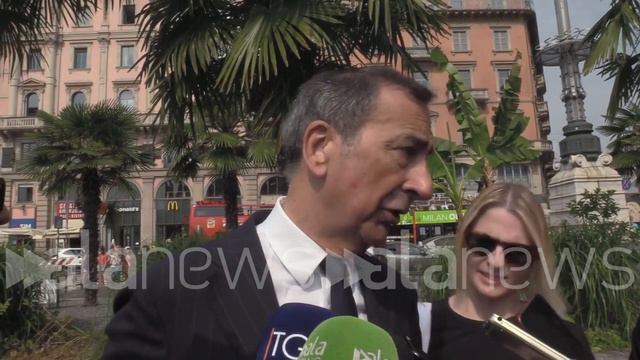 2 giugno, Festa della Repubblica in piazza Duomo a Milano смотреть онлайн