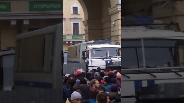 Проверка мигрантов в СПБ 18.10.2019. Мечеть Сенная рынок только Таджиков задержали. Зулм