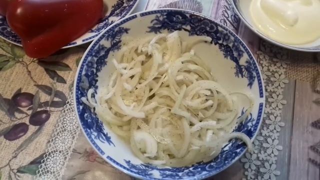 Вкусный салат. Маринованный лук в салате! смотреть онлайн