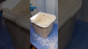 белый налет на мёде