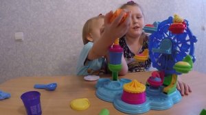 РАЗВИВАЮЩИЕ ИГРЫ с ПЛЕЙ ДО  КАРУСЕЛЬ С КЕКСАМИ  We grow and play with Play Doh